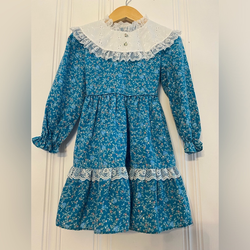 Vintage Prairie lace floral kids Winnie the Pooh made in the USA dress